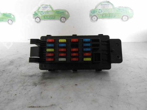 Daewoo Evanda V200 - skrzynka bezpiecznikow w kabinie Daewoo Evanda V200 - rzeczywisty panel bezpiecznikow w desce rozdzielczej