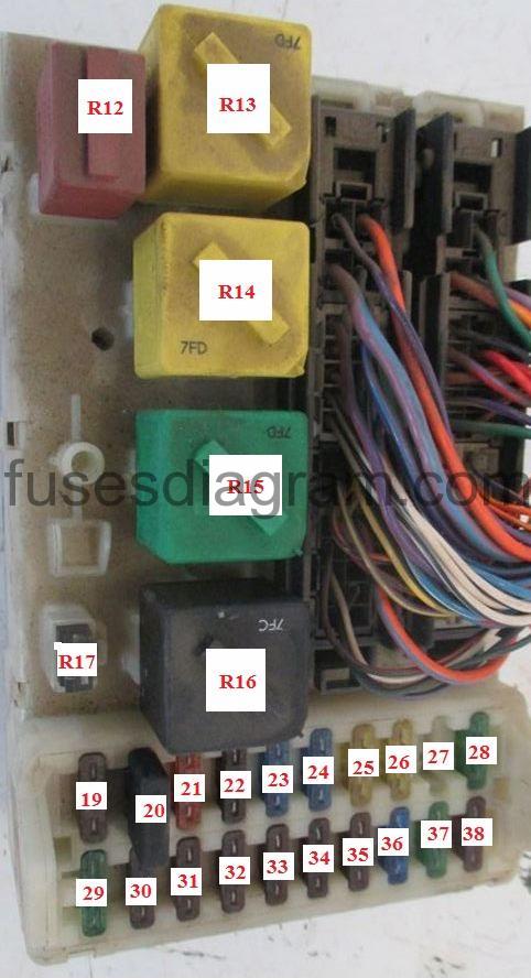Schemat bezpieczników w kabinie Forda Mondeo Mk2 Schemat skrzynki bezpieczników F19-F38 i przekaźników w kabinie Ford Mondeo Mk2