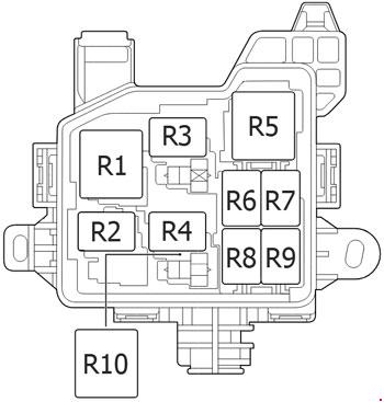 Toyota Aygo II 2014-2018 - dodatkowa skrzynka przekaźników Toyota Aygo II 2014-2018 - schemat dodatkowej skrzynki przekaźników w komorze silnika