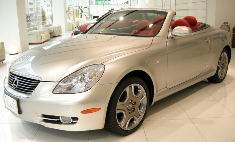 Lexus SC430 pierwszej generacji Z40 z nadwoziem coupe-cabriolet