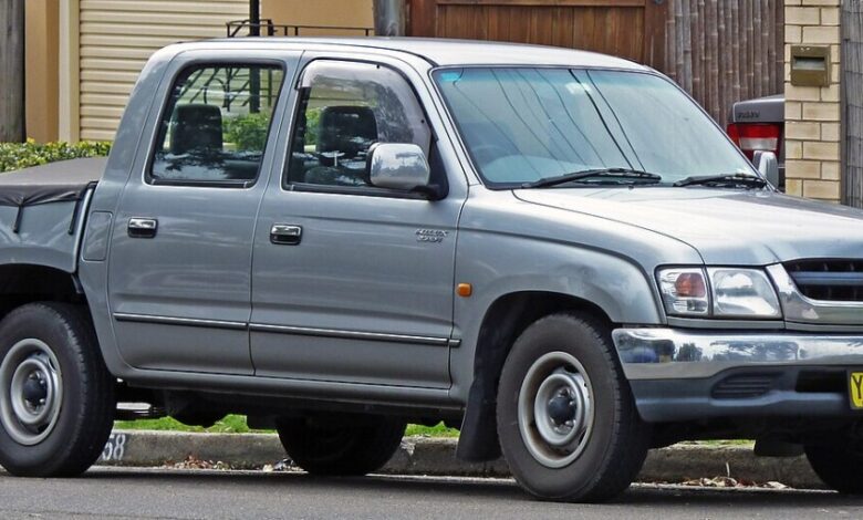 Toyota Hilux szóstej generacji RZN149 z 2002 roku