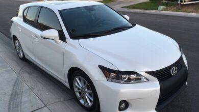 Biały Lexus CT200h z 2013 roku pierwszej generacji ZWA10