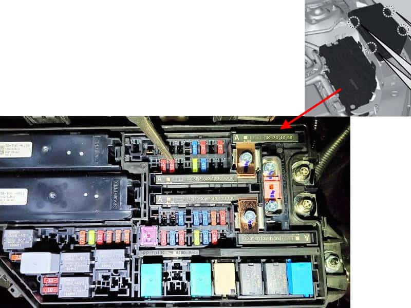 Honda Accord VIII 2008-2012 schemat układu bezpieczników i przekaźników.