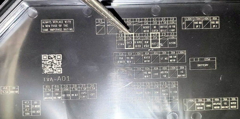 Honda Accord VIII 2008-2012 schemat układu bezpieczników i przekaźników.