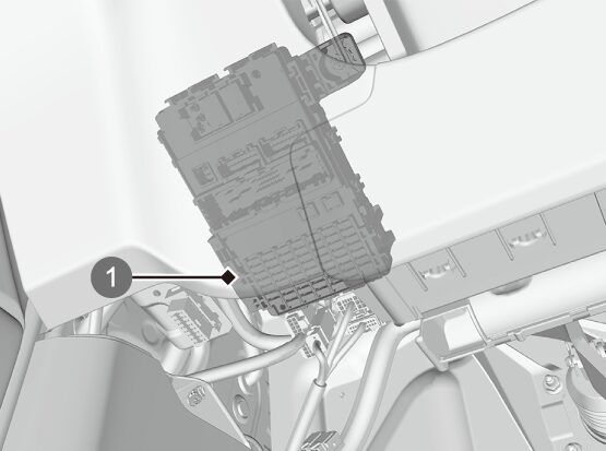 Honda CR-V VI - skrzynka bezpieczników w kabinie Honda CR-V VI od 2023 - lokalizacja skrzynki bezpieczników pod deską rozdzielczą