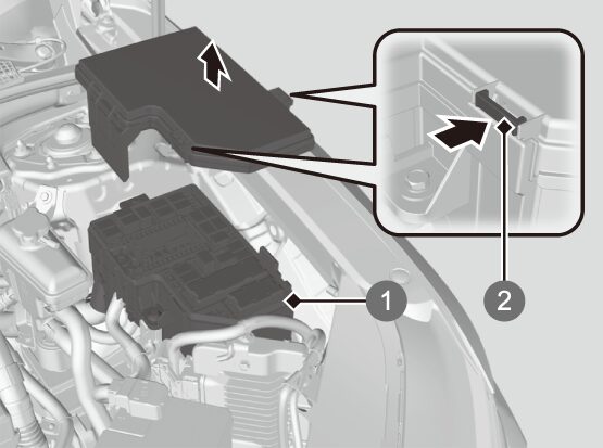 Honda CR-V VI e:PHEV - skrzynka bezpieczników pod maską Honda CR-V VI e:PHEV - lokalizacja skrzynki bezpieczników obok akumulatora 12 V