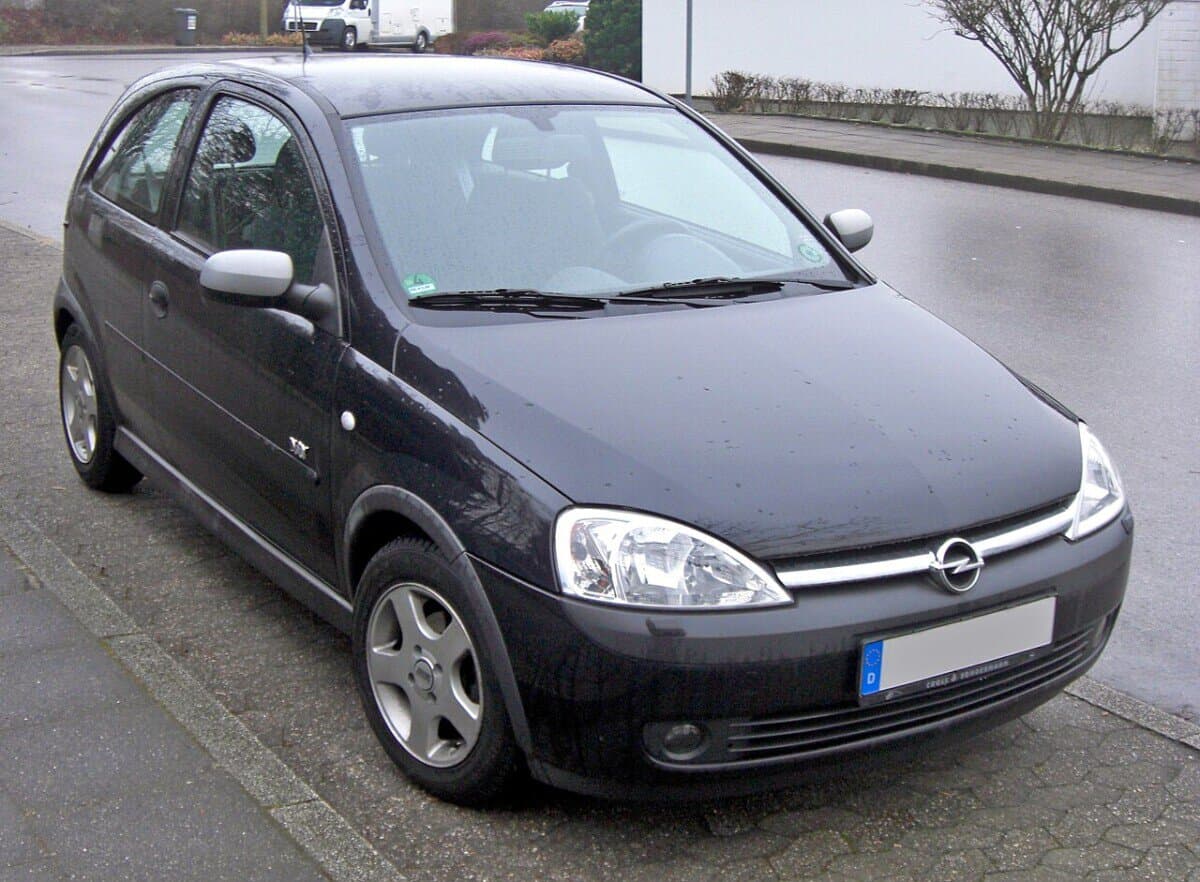 Opel Corsa C 2000-2006, schemat układu bezpieczników i skrzynki bezpieczników.