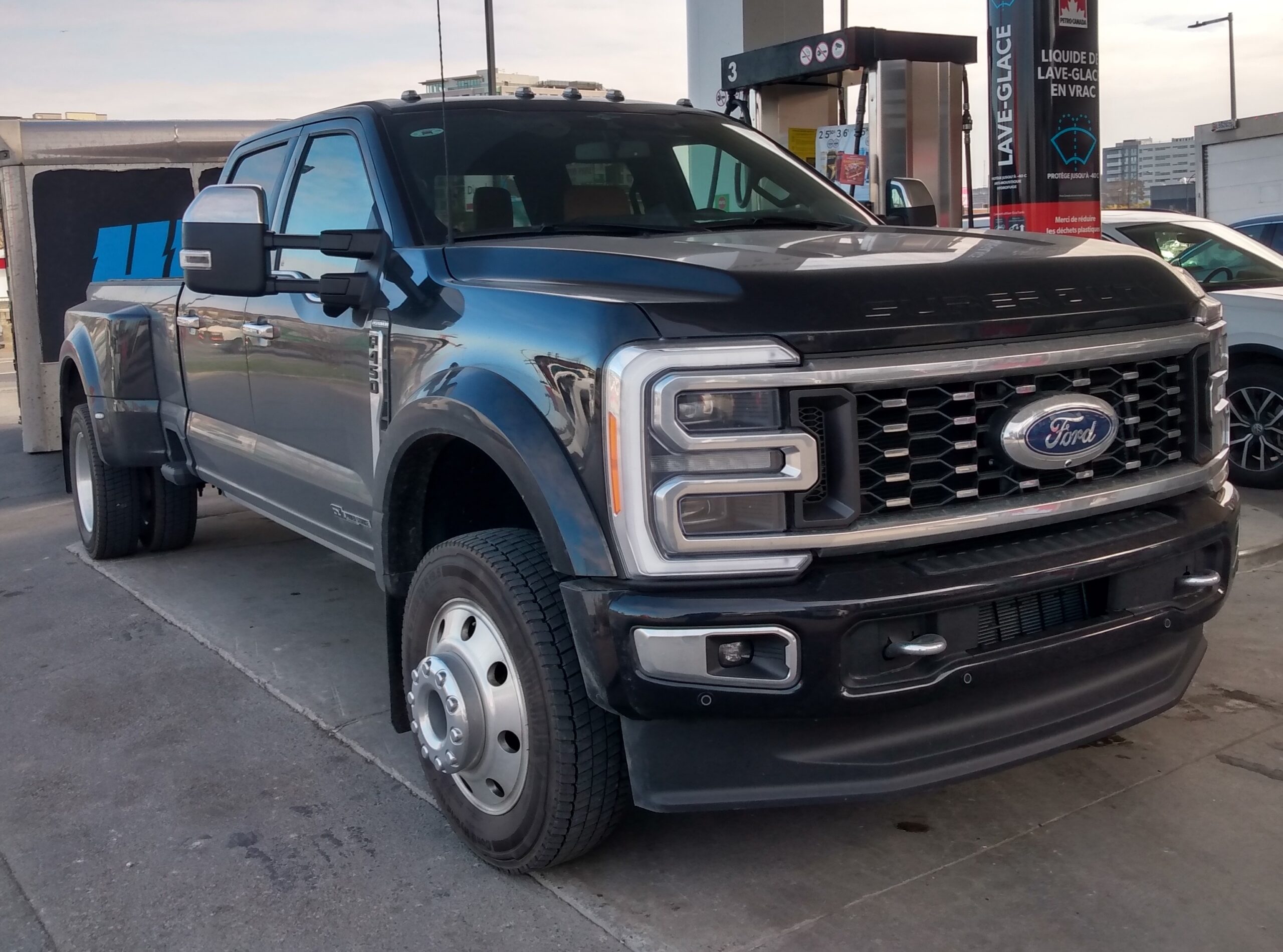 Ford F-450 Super Duty P708 z rocznika 2023