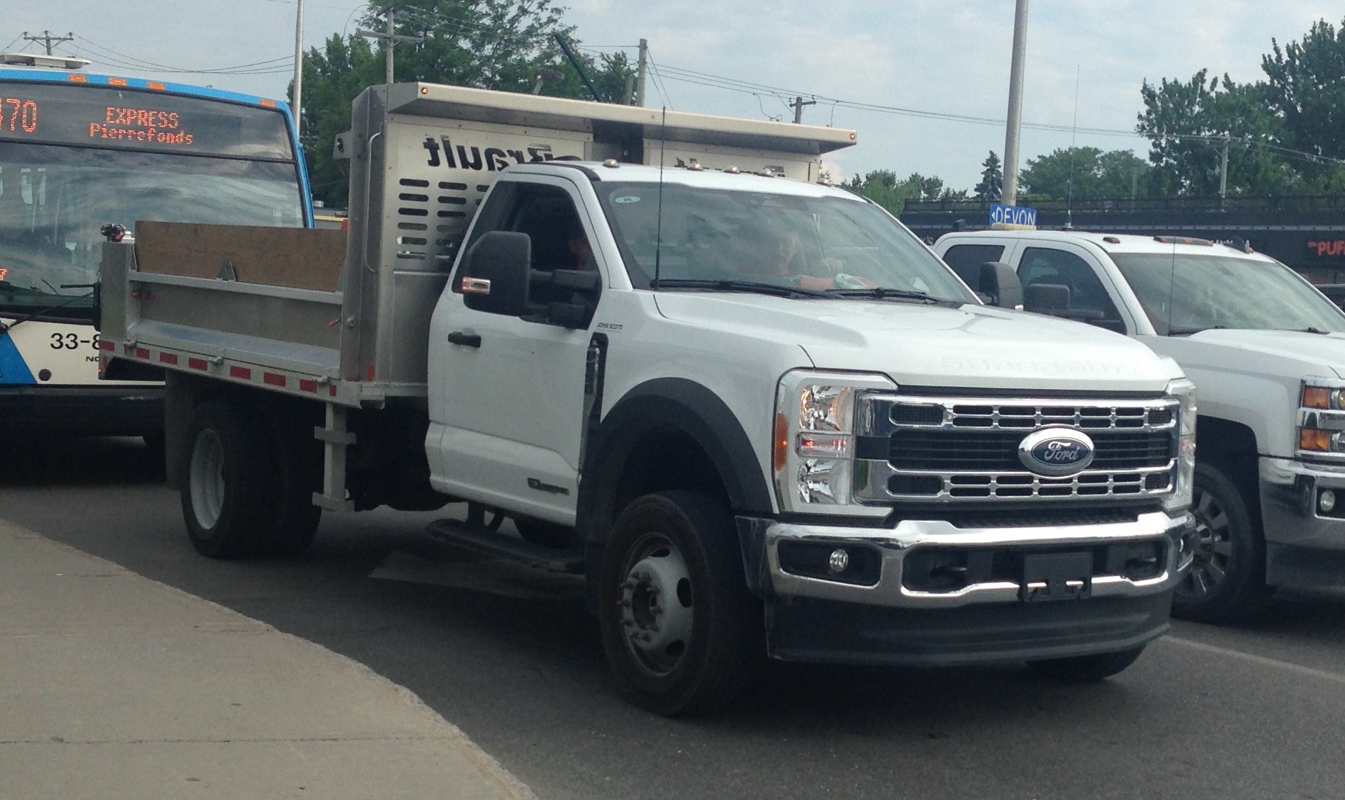 Ford F-550 Super Duty P708 od rocznika 2023 w zabudowie wywrotki